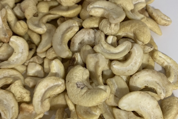 Hạt điều sống bịch 250g title=